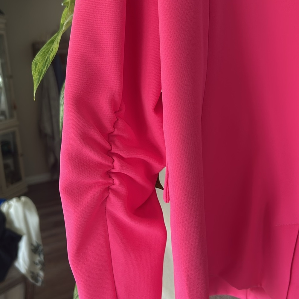 Pink short set. - Picture 5 of 7